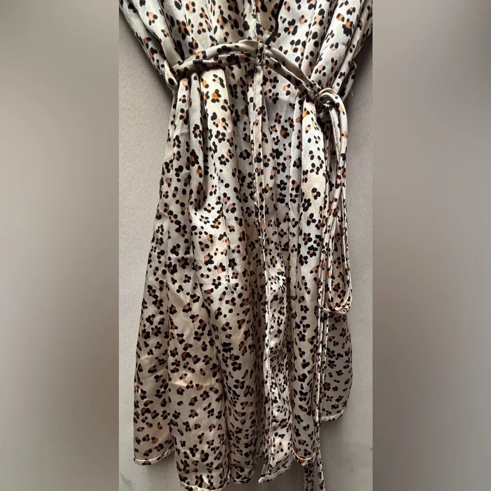 Cinema Exoile Vintage Leopard Print Ruffled Neckline Robe Size XL